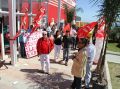 Manifestazione davanti l'ingresso di Bricocenter