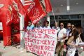 Manifestazione davanti l'ingresso di Bricocenter